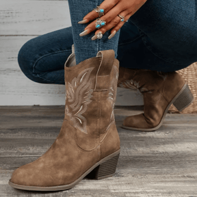 Bota-Feminina-Texana-Areia-Serena-Camurça-Marrom